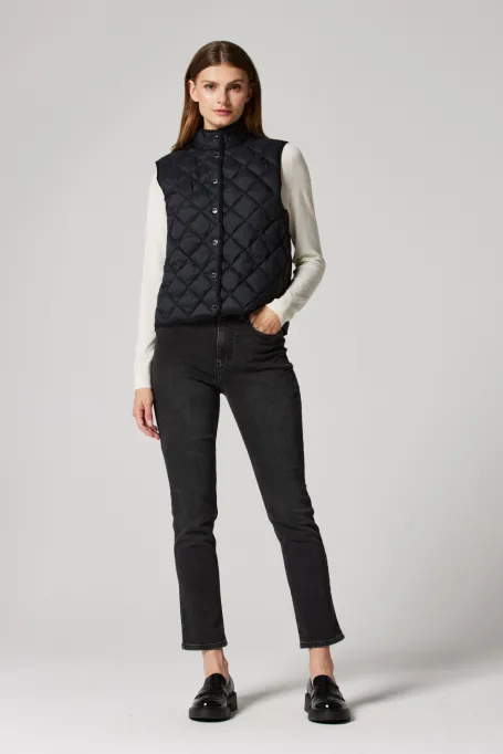 Schwarze gesteppte Weste