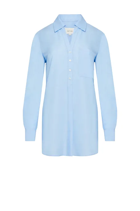 Hellblaues lockeres Hemd