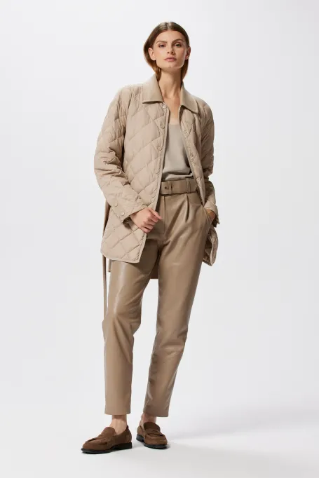Beige Daunenjacke mit Gürtel