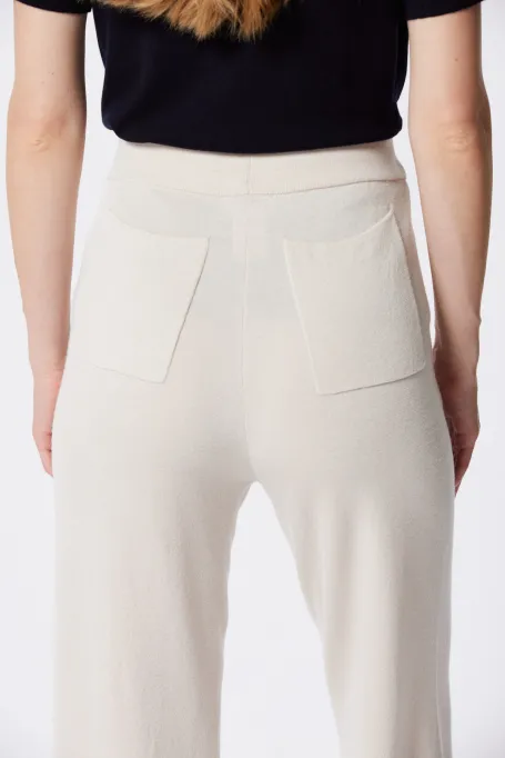Beige weite Hose aus Merinowolle