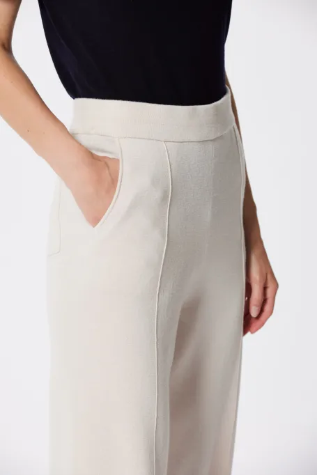 Beige weite Hose aus Merinowolle