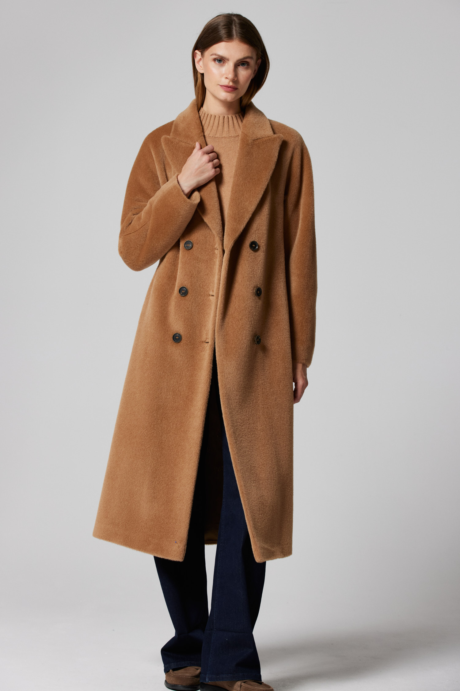 Camelfarbener Doppelreihiger Mantel aus Suri-Alpaka