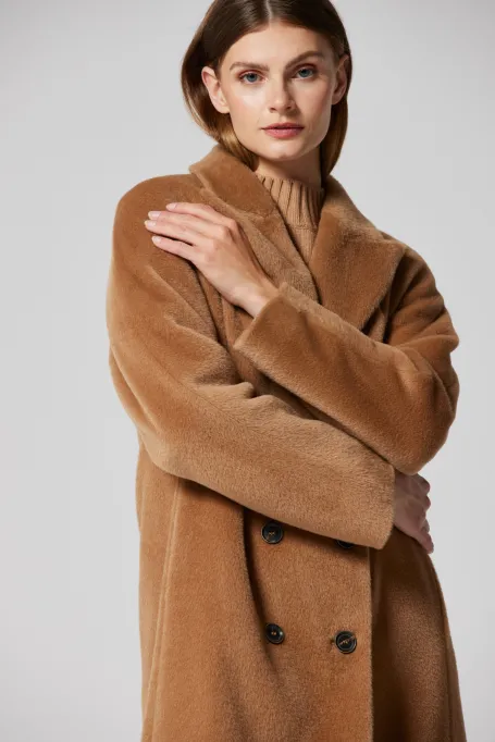 Camelfarbener Doppelreihiger Mantel aus Suri-Alpaka