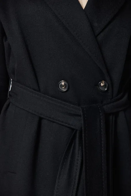 Schwarzer Kaschmirmantel