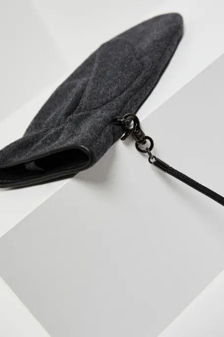 Graue Wollhandschuhe