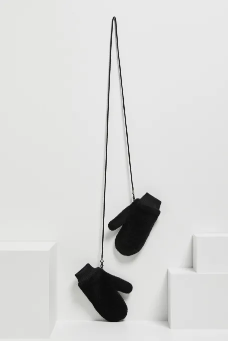 Schwarze Handschuhe aus Teddy-Bären-Wolle