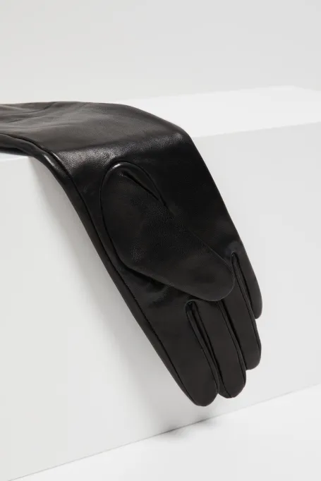 Schwarze lange Handschuhe