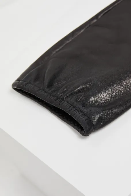 Schwarze lange Handschuhe