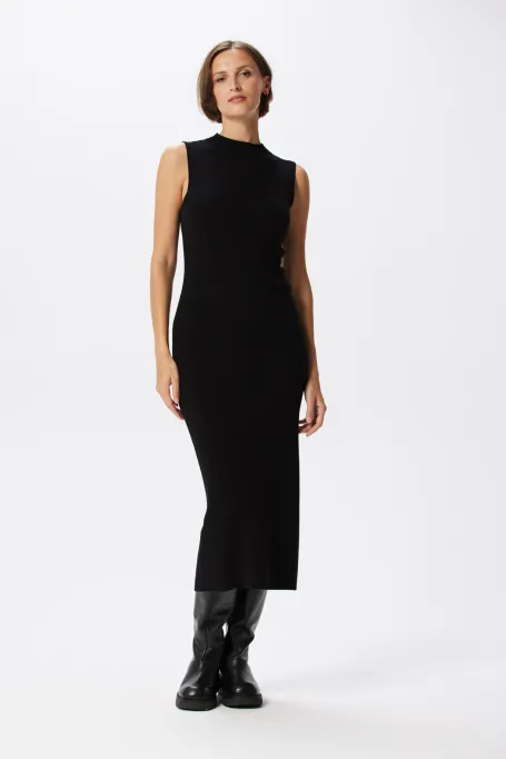 Schwarzes eng anliegendes Kleid