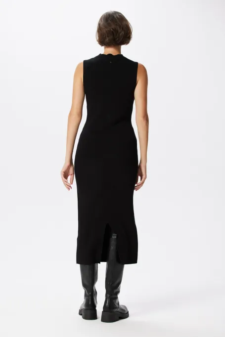 Schwarzes eng anliegendes Kleid