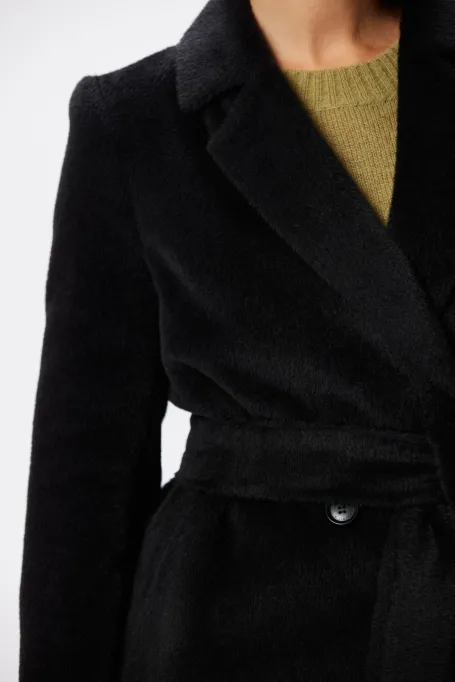 Schwarzer Mantel mit Gürtel aus Suri-Alpaka