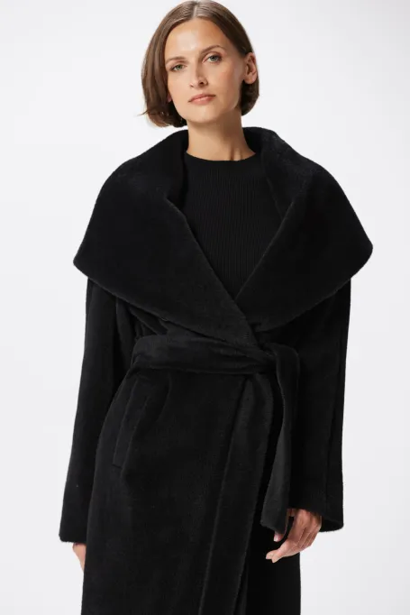 Schwarzer Mantel mit Kapuze aus Suri-Alpaka Evercoat