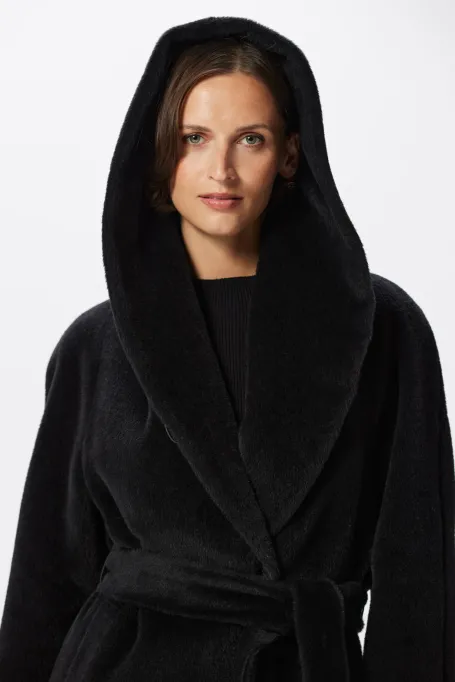 Schwarzer Mantel mit Kapuze aus Suri-Alpaka Evercoat