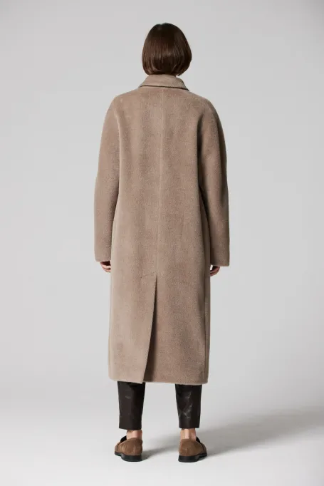 Beiger Zweireiher-Mantel mit Suri-Alpaka