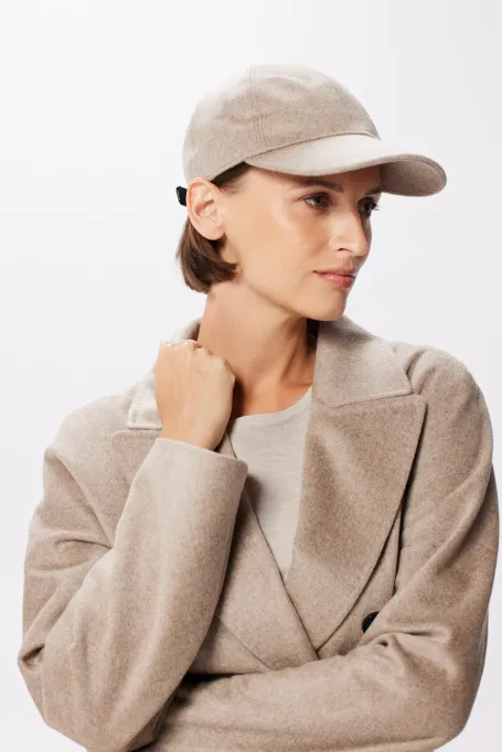 Beiger Wollmantel mit Gürtel