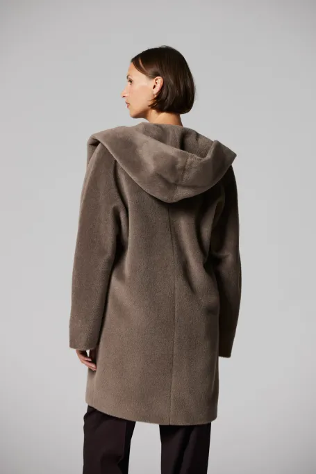 Kurzer Wollmantel mit Kapuze aus Suri-Alpakawolle Kurzer Wollmantel mit Kapuze aus Suri-Alpakawolle