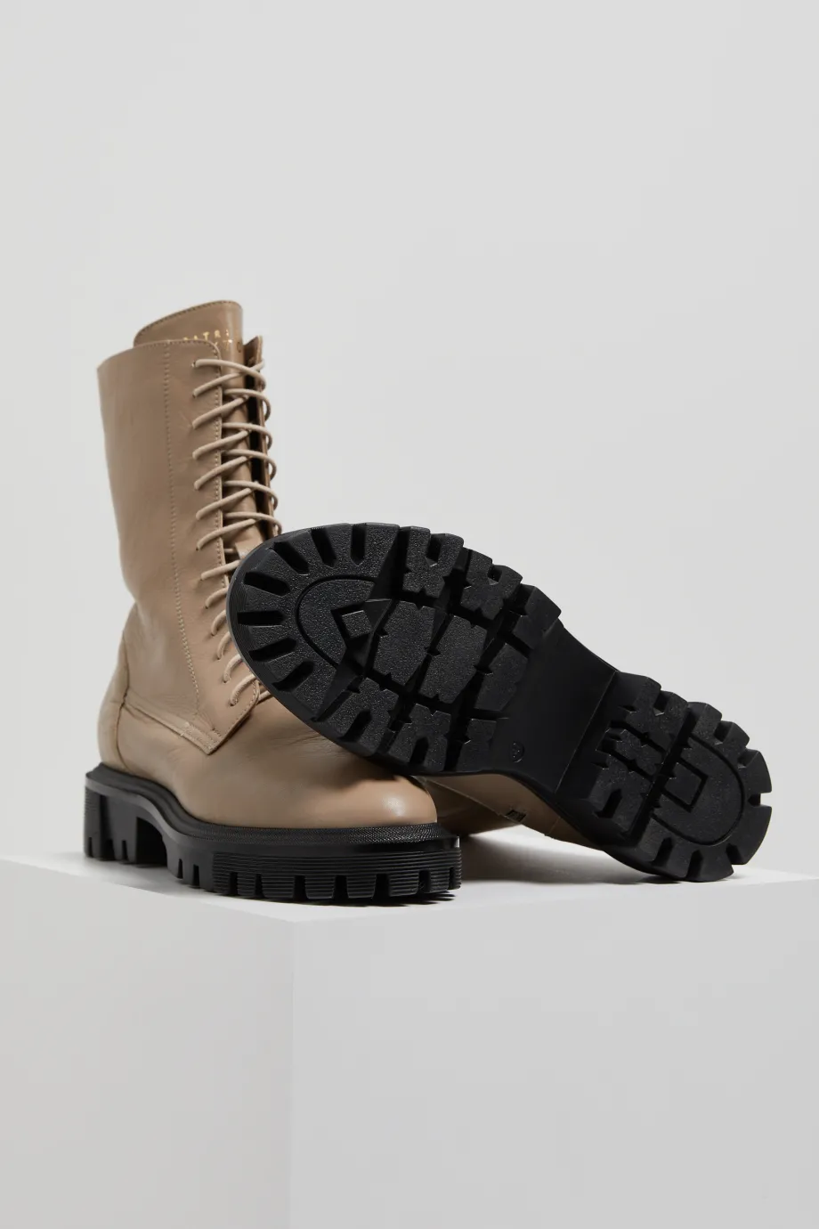 Beige Leder-Stiefeletten Beige Leder-Stiefeletten