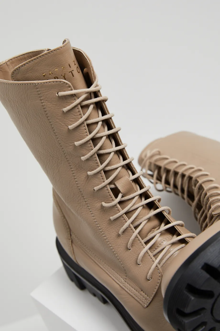 Beige Leder-Stiefeletten Beige Leder-Stiefeletten