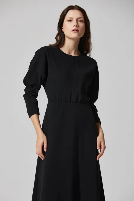 Schwarzes Midi-Kleid mit Kimono-Ärmel