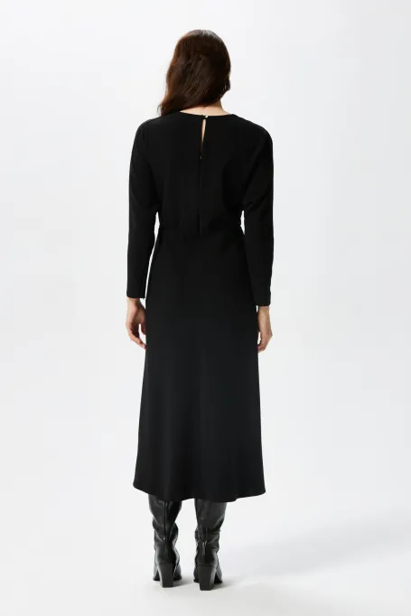 Schwarzes Midi-Kleid mit Kimono-Ärmel