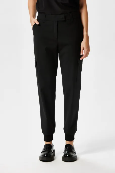 Schwarze Cargo-Hose mit Wolle