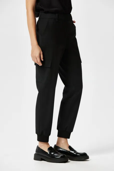 Schwarze Cargo-Hose mit Wolle