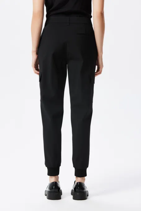 Schwarze Cargo-Hose mit Wolle