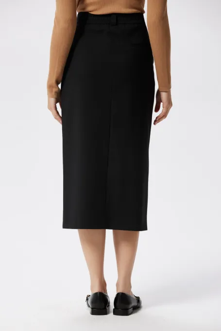 Schwarzer Rock mit Wolle