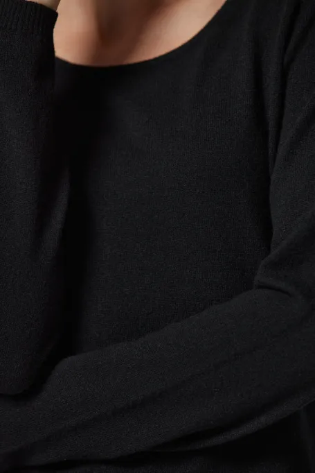 Midi-Kleid aus schwarzem Kaschmir