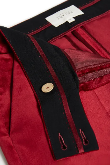 Samthosen für den Anzug