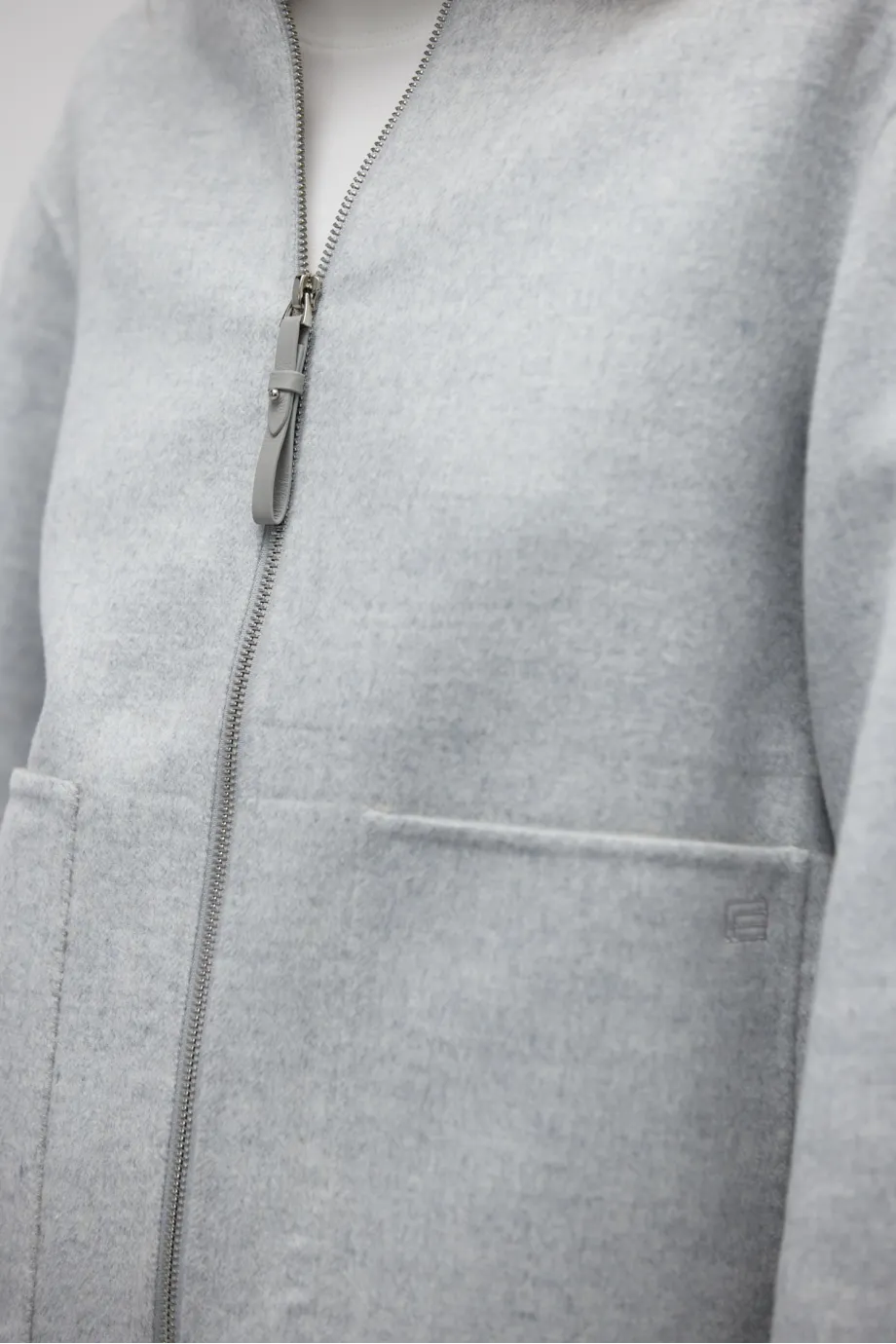 Graue Doubleface-Jacke mit Seide Graue Doubleface-Jacke mit Seide