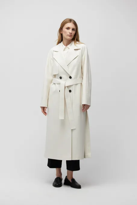 Weißer Trenchcoat mit Seide