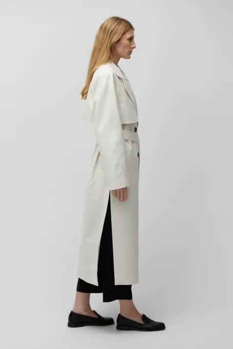 Weißer Trenchcoat mit Seide