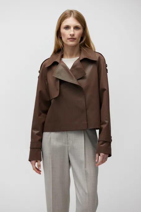 Braune Jacke mit Schulterklappen