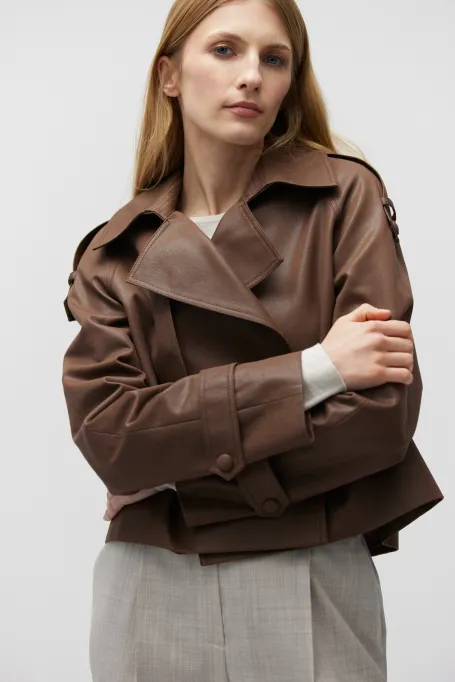 Braune Jacke mit Schulterklappen