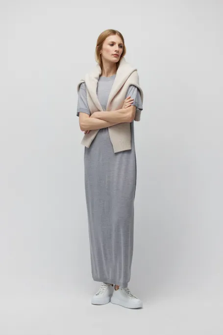 Graues Maxikleid aus Merinowolle