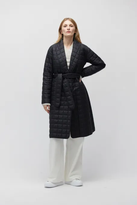 Schwarze gesteppte Jacke mit Kamelwollfüllung