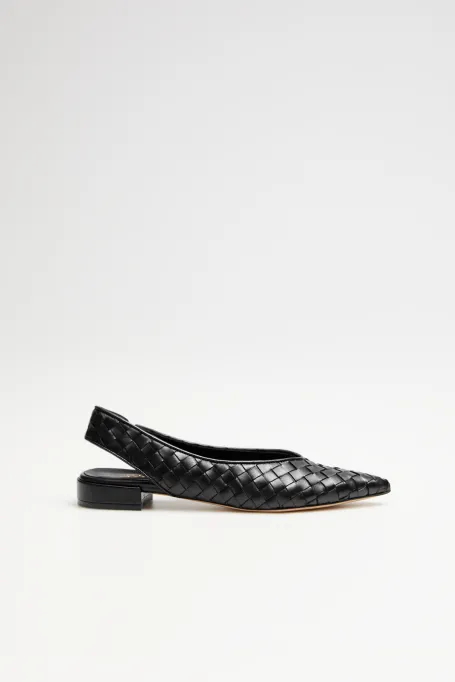 Schwarze Slingback-Schuhe aus geflochtenem Leder