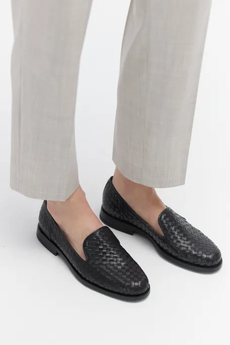 Schwarze Loafer aus geflochtenem Leder