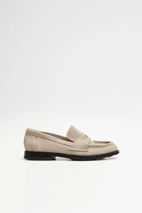 Beige Wildleder-Mokassins