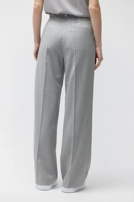 Wollhose mit weitem Bein