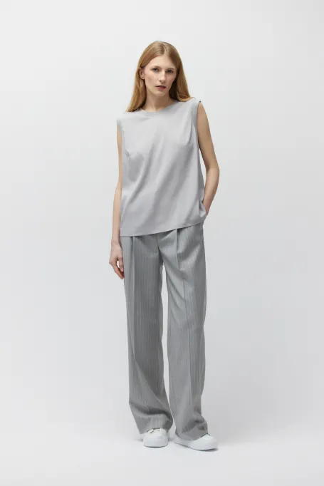 Graues Seidenoberteil