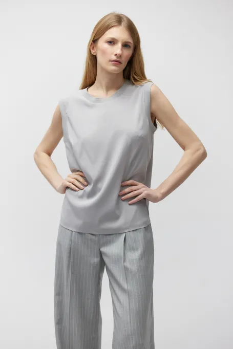 Graues Seidenoberteil