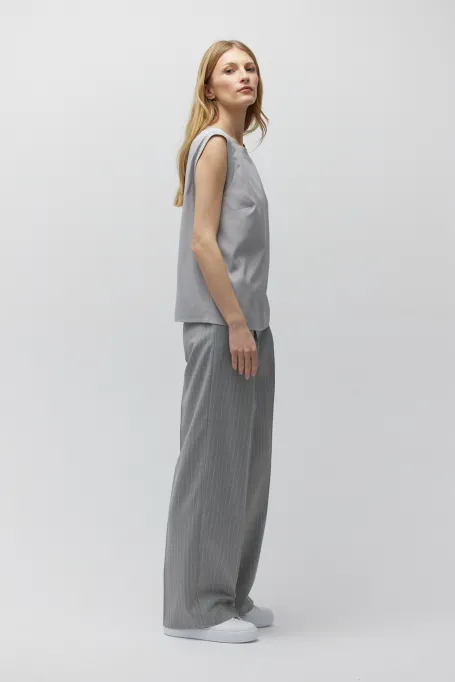 Graues Seidenoberteil