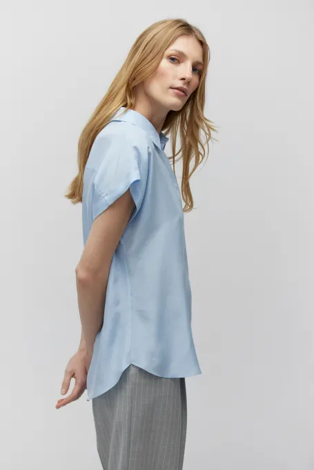 Hellblaues Seidenoberteil