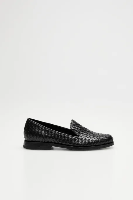 Schwarze Loafer aus geflochtenem Leder