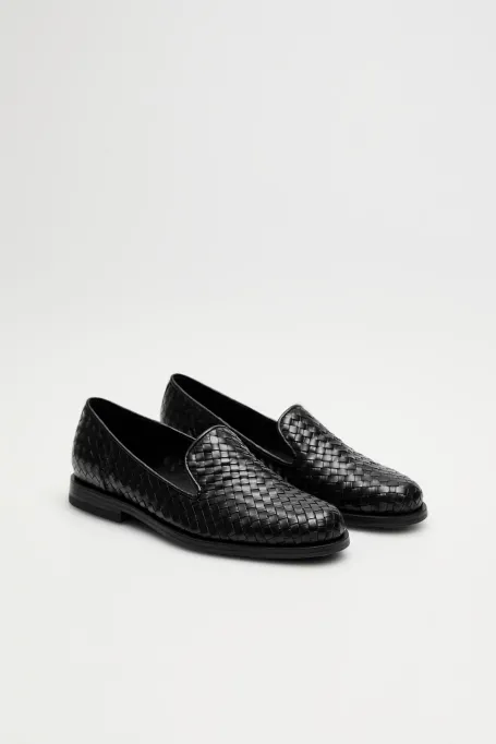 Schwarze Loafer aus geflochtenem Leder