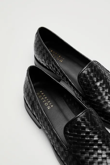 Schwarze Loafer aus geflochtenem Leder