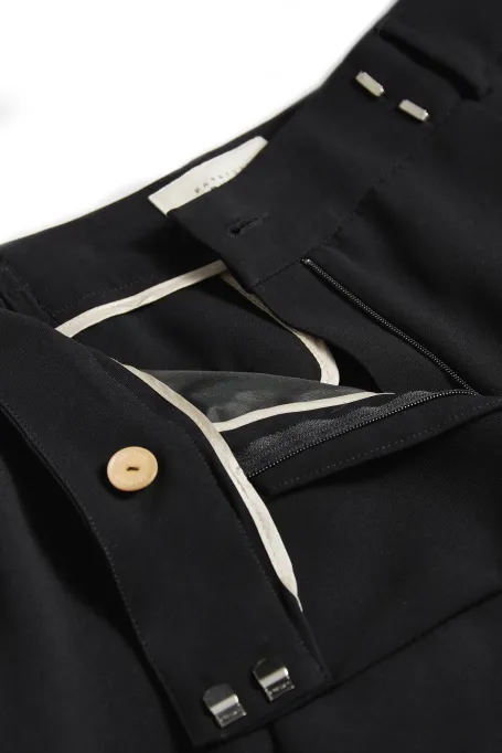 Schwarze Culotte-Hose