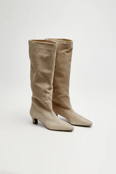 Beige Stiefel aus Wildleder